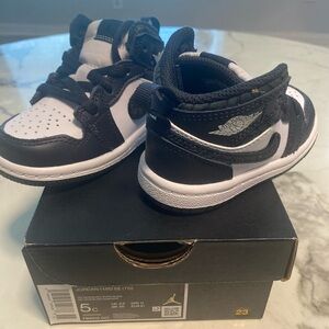 Jordan 1 Mid -Toddler 5C Black and White  Sneakers Excellent Condition w/box
